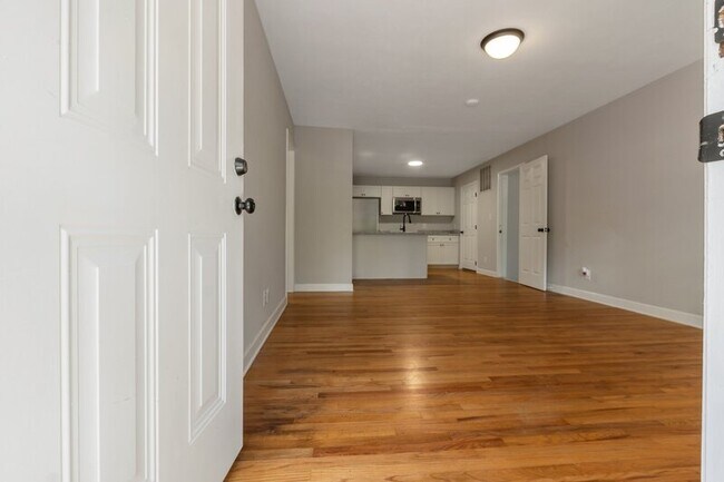 Foto del edificio - 852 N May St