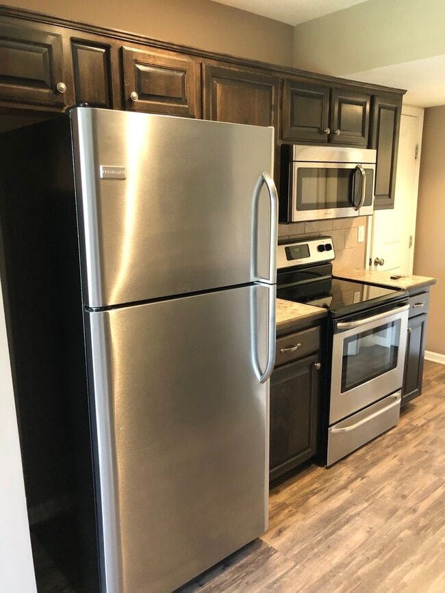 Building Photo - 3 Bed Townhome Grain Valley