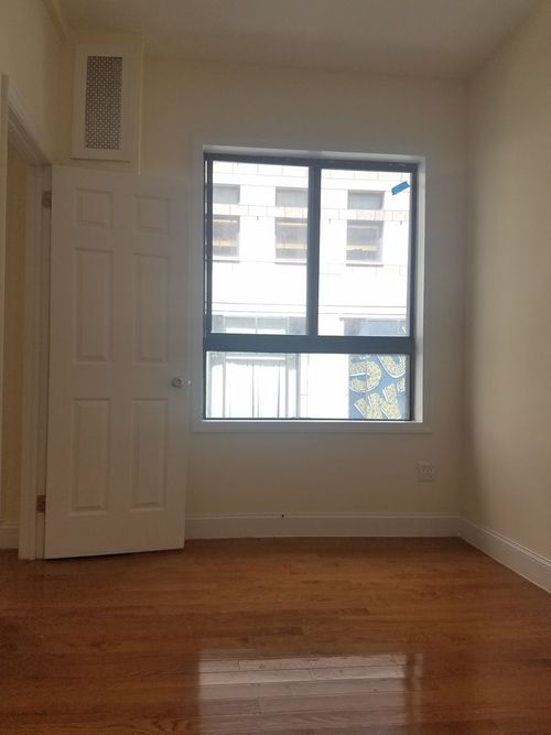 Foto del edificio - 300 W 49th St