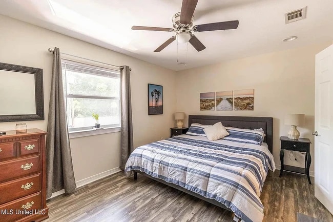 Building Photo - 1282 Beach Blvd