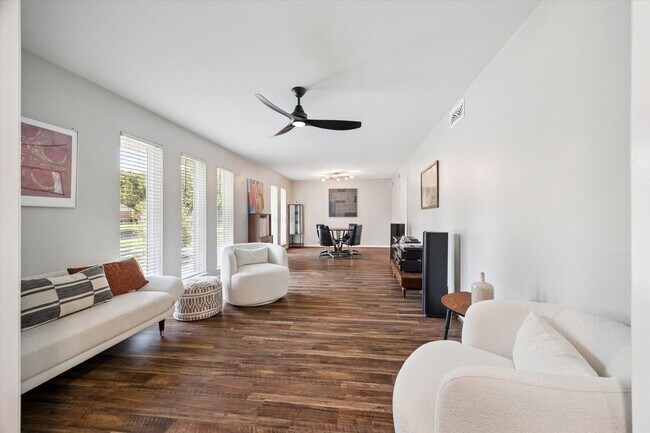 Foto del edificio - 7822 Braesview Ln