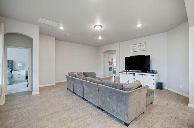 Building Photo - IMPRESSIVE 4 BD/3 BA HOME FOR RENT IN CYPR...