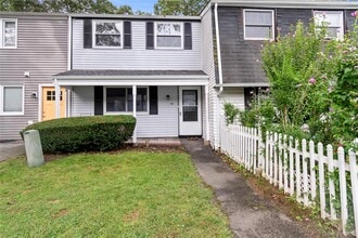 Building Photo - 44 Wooded Way