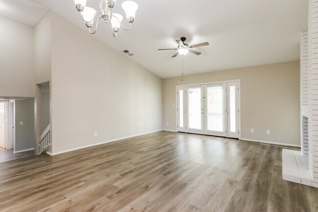 Foto del edificio - 7916 N Roundstone Dr