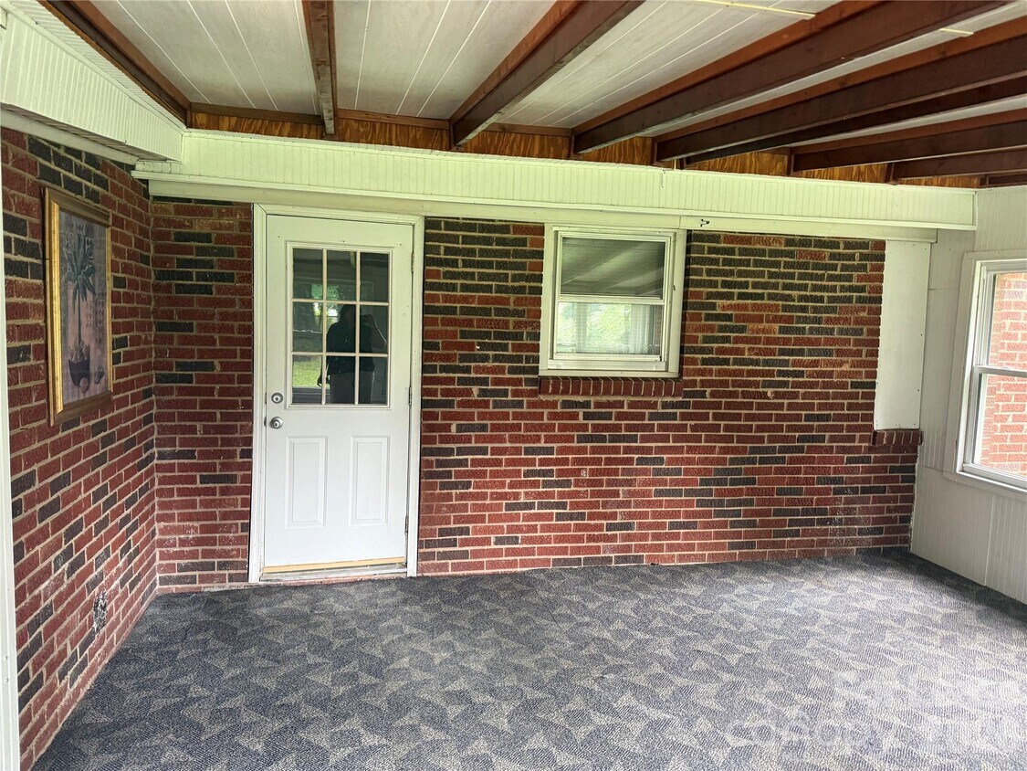 Building Photo - 4914 Unaka Ave