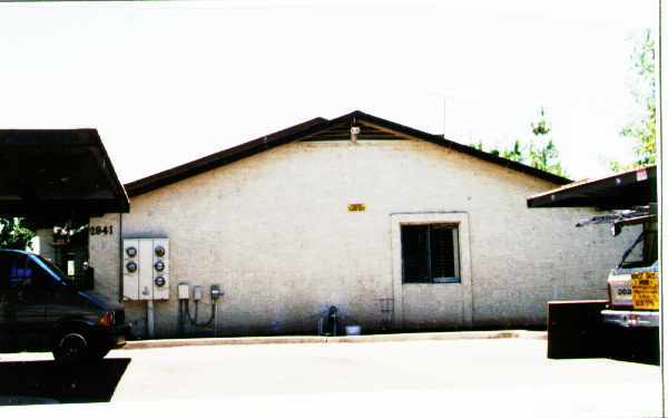 Primary Photo - 2841-2851 E Capri Cor