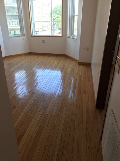 Primary Photo - 1532 W Diversey Pky