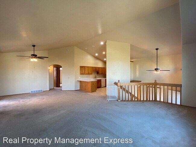 Foto del edificio - 4 br, 3 bath House - 6604 S Mogen Ave