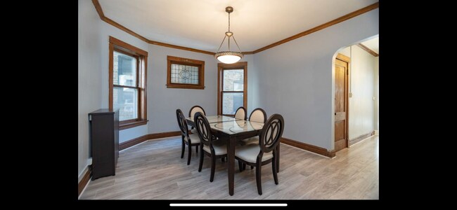Building Photo - 1322 W Farwell Ave