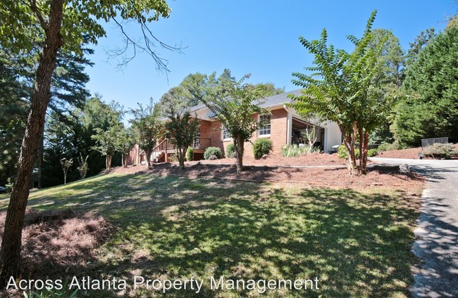 Building Photo - 2126 Kings Mountain Dr NE