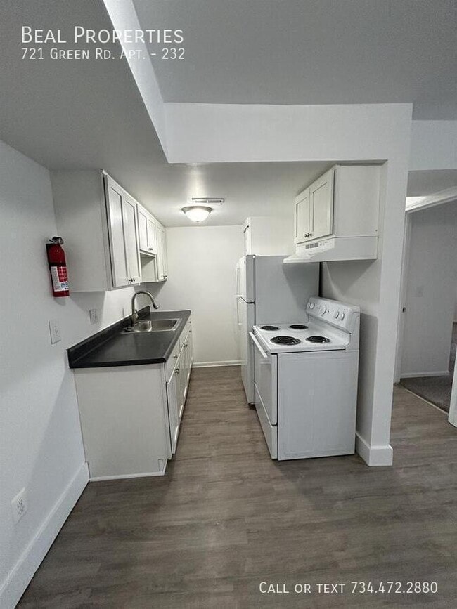 Building Photo - 721 Green Rd