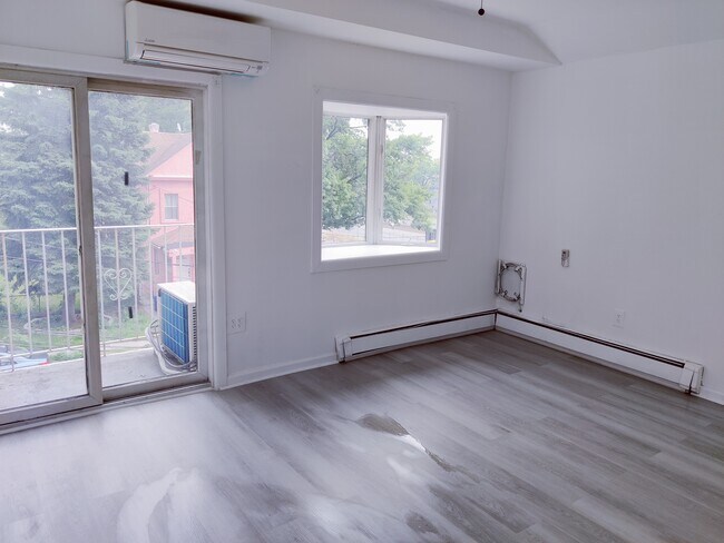 Foto del edificio - 6008 168th St