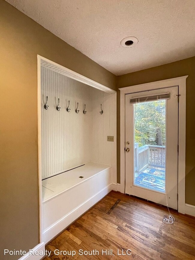 Building Photo - 3 br, 2 bath House - 76 Lakeview Dr
