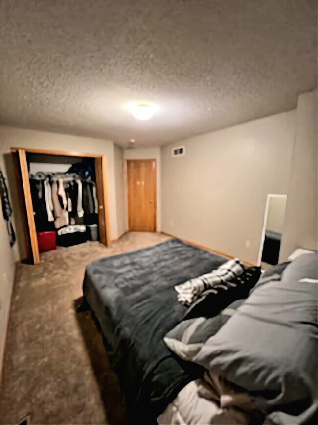 Foto del edificio - 4201 Merrimac Ln N