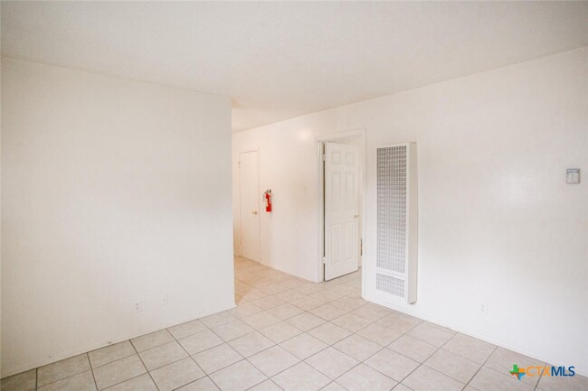 Building Photo - 1239 N LBJ Dr