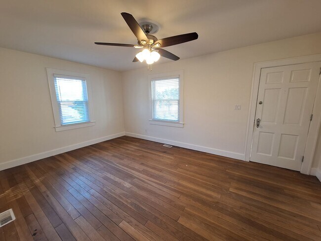 Foto del edificio - 10 Commodore Dr