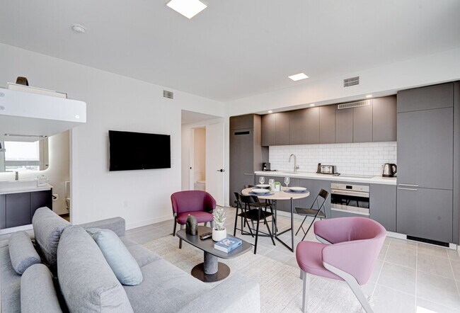 Building Photo - 300 NE 2nd Ave