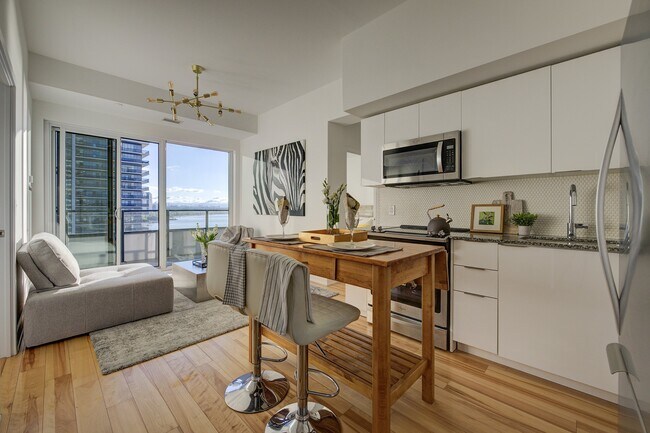 Building Photo - 20 Shore Breeze Dr