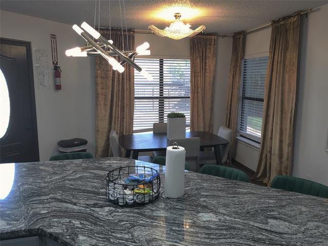 Foto del edificio - 3120 Longbow Dr