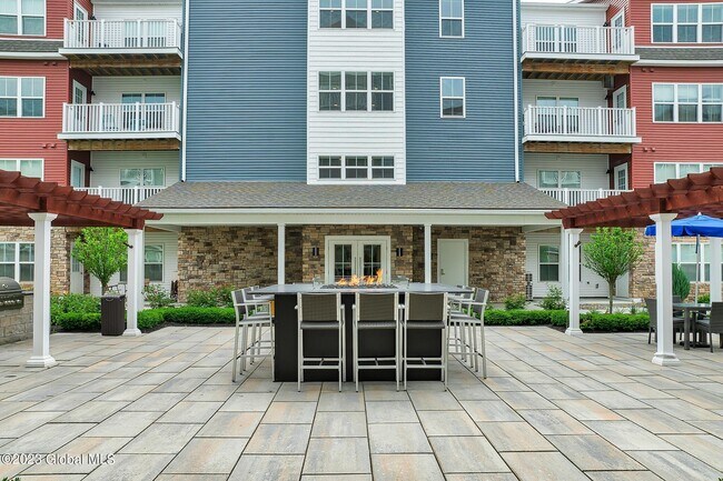 Foto del edificio - 180 Continental Ave