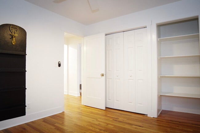 Foto del edificio - 4811 W Rose Hl St