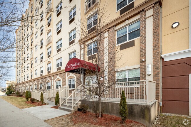 Foto del edificio - The Pavillion at Locust Manor