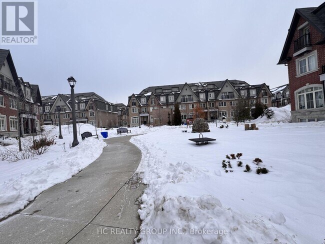 Photo du bâtiment - 14-8 EATON PARK LANE