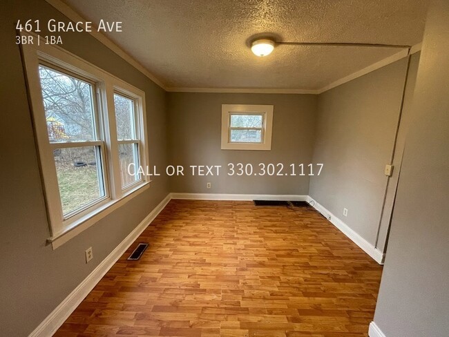 Building Photo - Three bedroom one bathroom home for rent