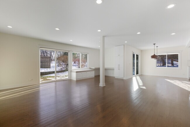 Building Photo - 105 Yarrow Ct