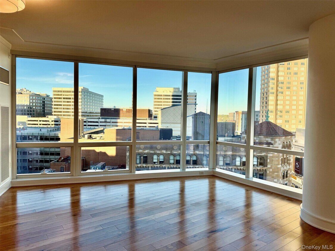 Primary Photo - 1 Renaissance Square