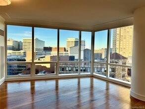 Building Photo - 1 Renaissance Square