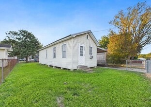 Building Photo - 505 W Dale St