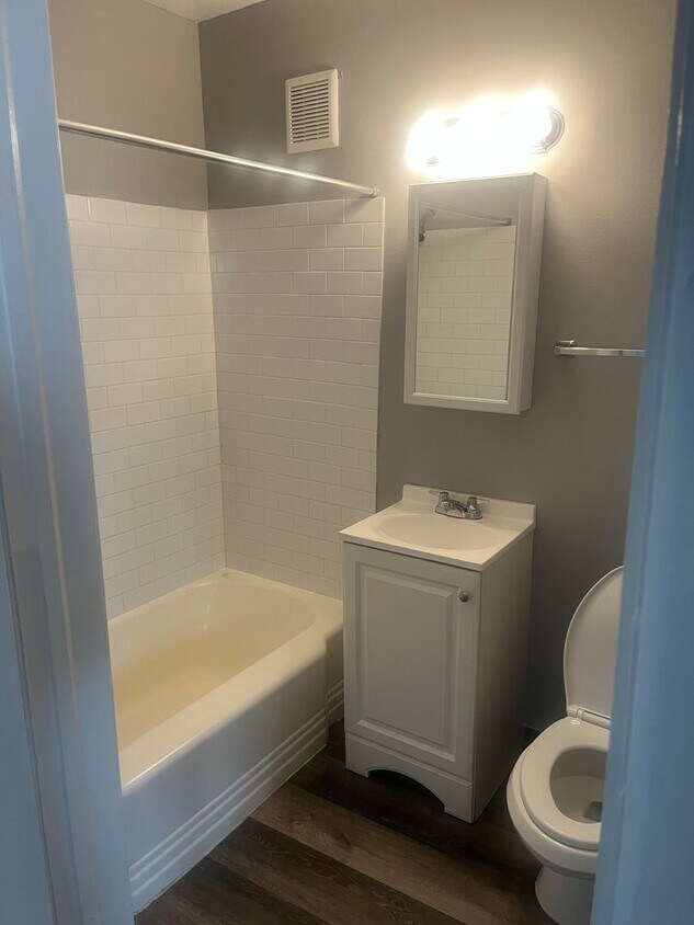 Building Photo - Now Leasing!