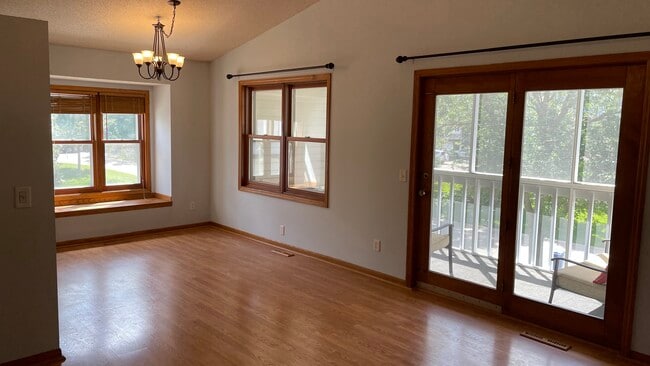 Building Photo - 5330 Highpointe Dr
