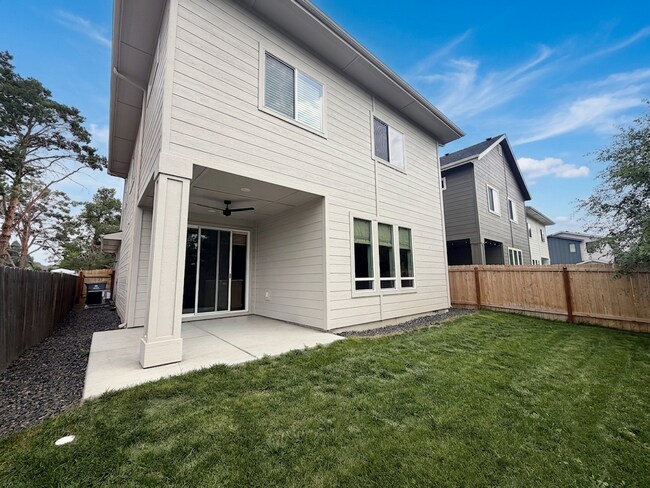 Foto del edificio - Stunning 3-bedroom + tech room, 2.5-bath home in NW Boise!