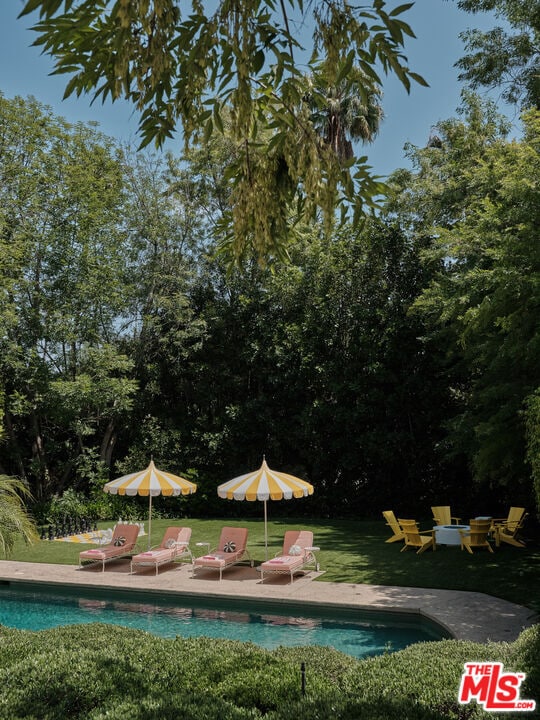 Foto principal - 661 Doheny Rd