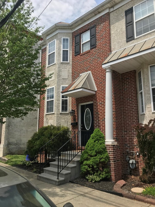 304 E Elm St, Conshohocken, PA 19428 Townhome Rentals in Conshohocken