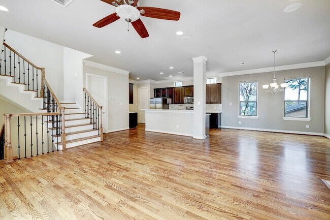 Foto del edificio - 8906 Lakeshore Bend Dr