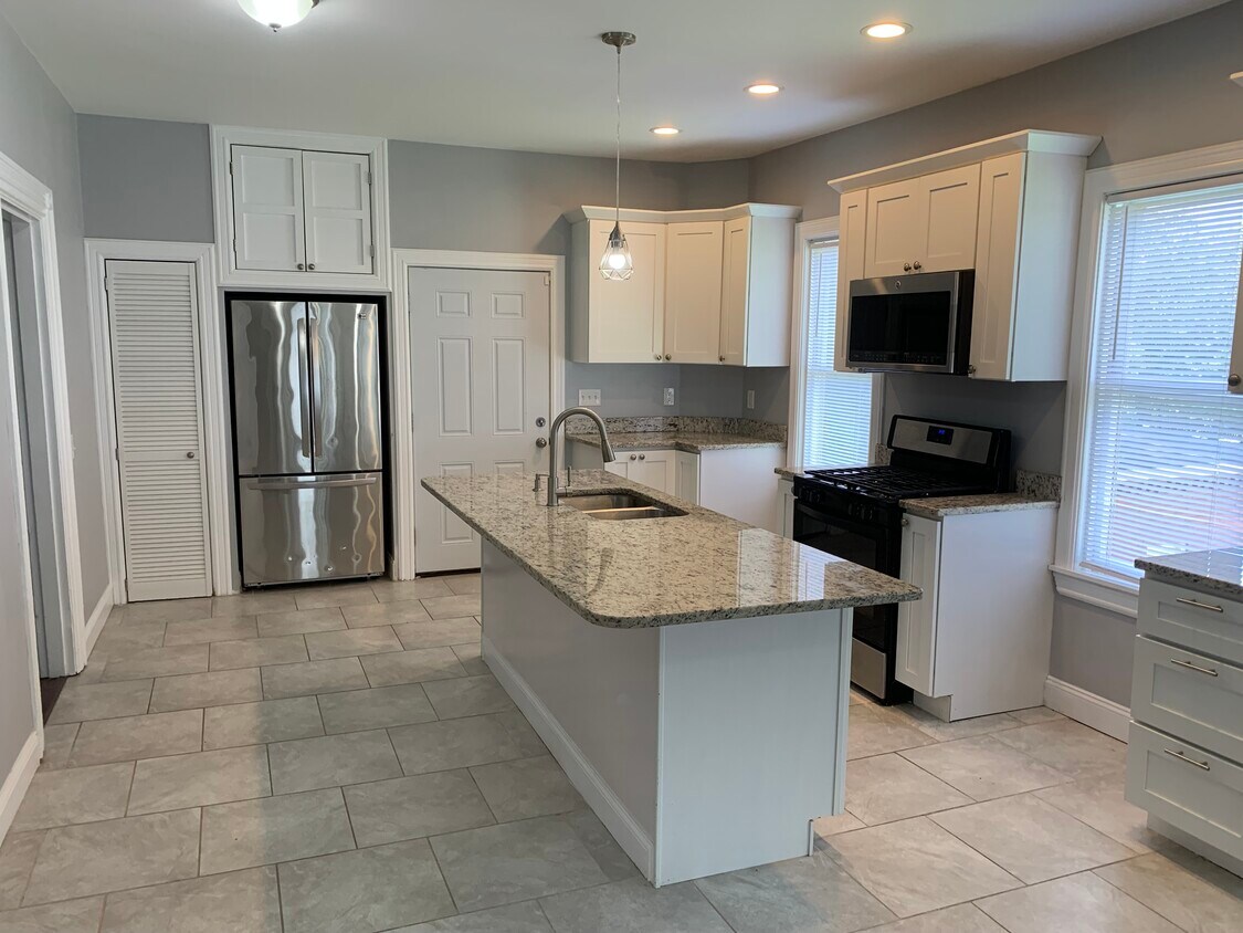 132 Congress Ave Unit 2, Providence, RI 02907 Apartments in