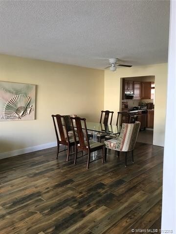 Foto del edificio - 3000 Sunrise Lakes Dr E