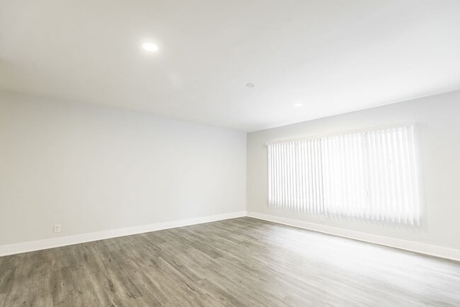 Interior Photo - 1944 Whitley Ave.