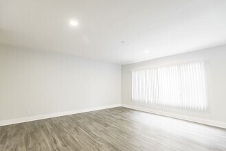 Interior Photo - 1944 Whitley Ave.