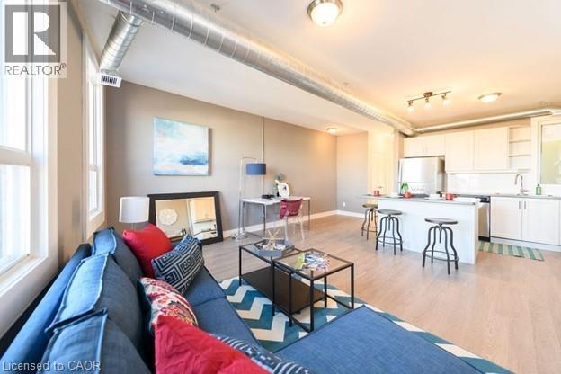 Photo du bâtiment - 1000 King St E