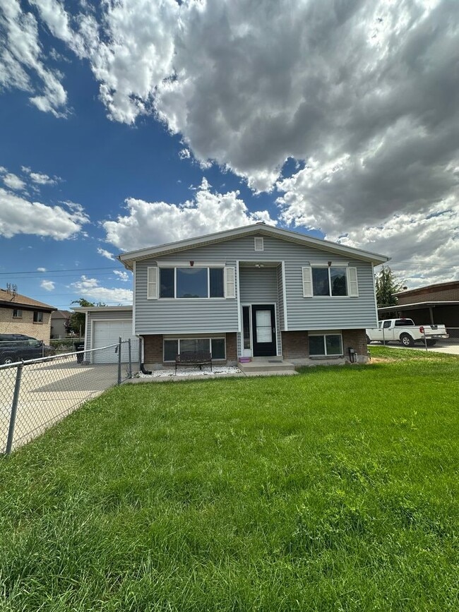 Building Photo - GORGEOUS Home!!!