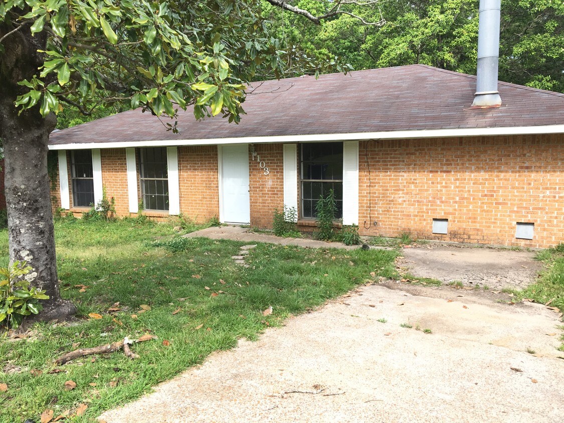 Primary Photo - 103 Herring St