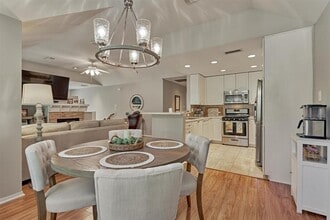 Building Photo - 87 Woodlily Pl