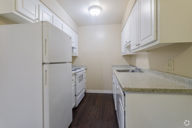 2BR, 1BA - 855 SF - Greenridge Apartments