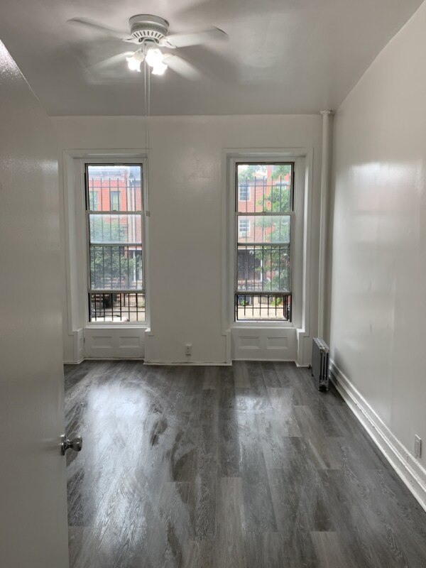 Foto del edificio - 242 Vernon Ave