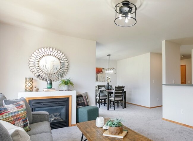 Open floor plan on the main floor - 2829 Valencia St