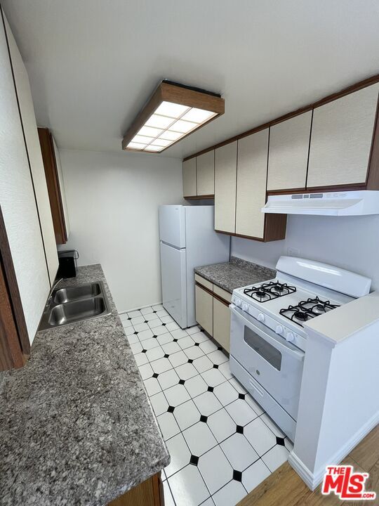 Foto del edificio - 1252 Barry Ave